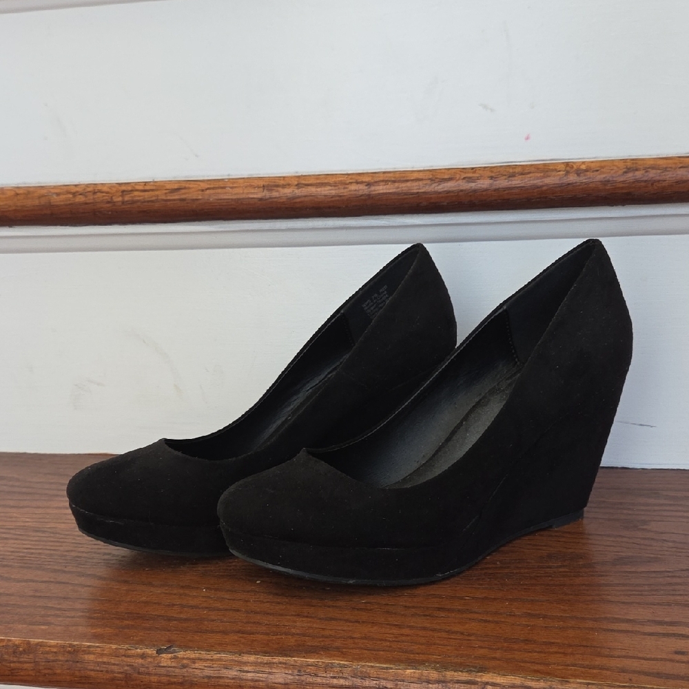 Apt 9 brand black suede platform wedge shoes size 7